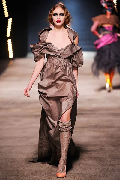 Look 50